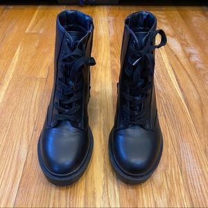 Target universal thread black combat boots
